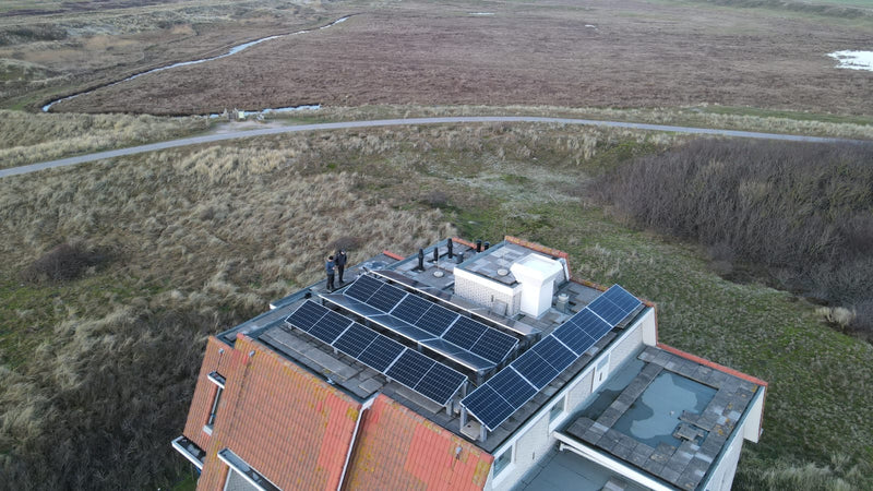 Inkl. Installation von PVT-Modulen (Solarkollektoren und PV-Module in einem) 4 Stück, einschließlich Deye-Wechselrichter